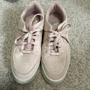 NIKE AIR FORCE 1 SAGE LOW ‘PARTICLE BEIGE’